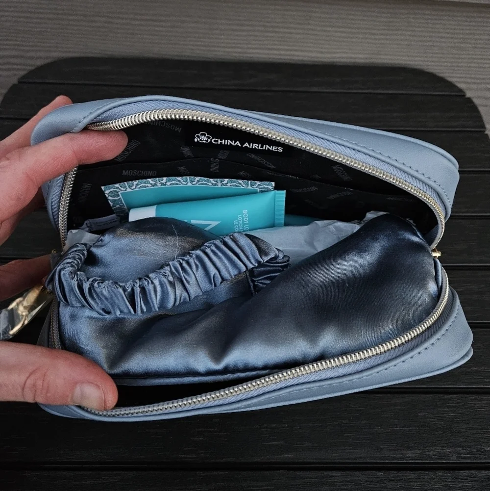 Moschino China Airlines Business Class Amenity Makeup Toiletry Bag French Blue